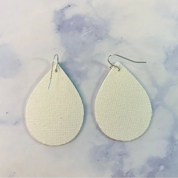 🌼Spring flowers teardrop earrings. Vegan leather, lightweight, handmade. - Picture 4 of 4